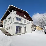 Modern For 8 Near Crans-montana - Terrace - Fireplace בקתה